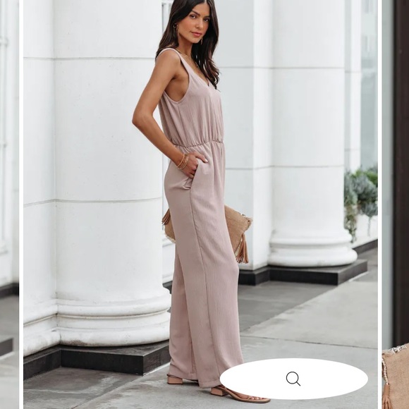 BRAND NEW! VICI collection | Brenna Pocketed Jumpsuit in Taupe. Size XS. - Picture 3 of 3